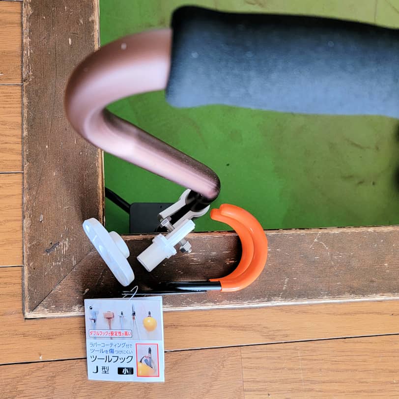 ツールフックと配管工事用部品