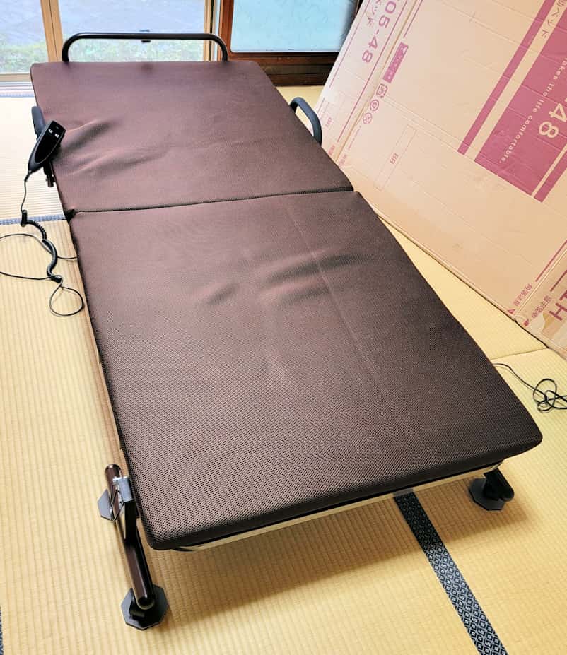 組み立てた電動ベッド