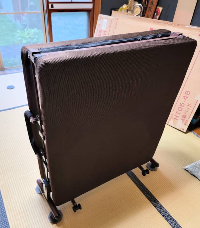 折りたたんだ電動ベッド