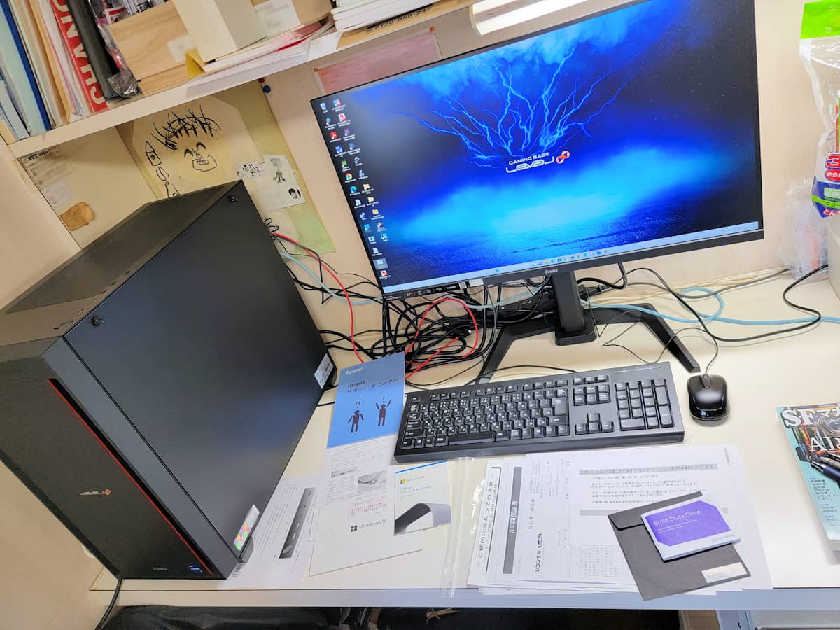 机の上にPCをセット